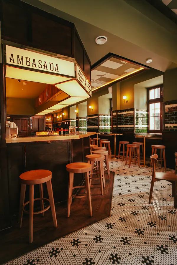 Ambasada lokal 2